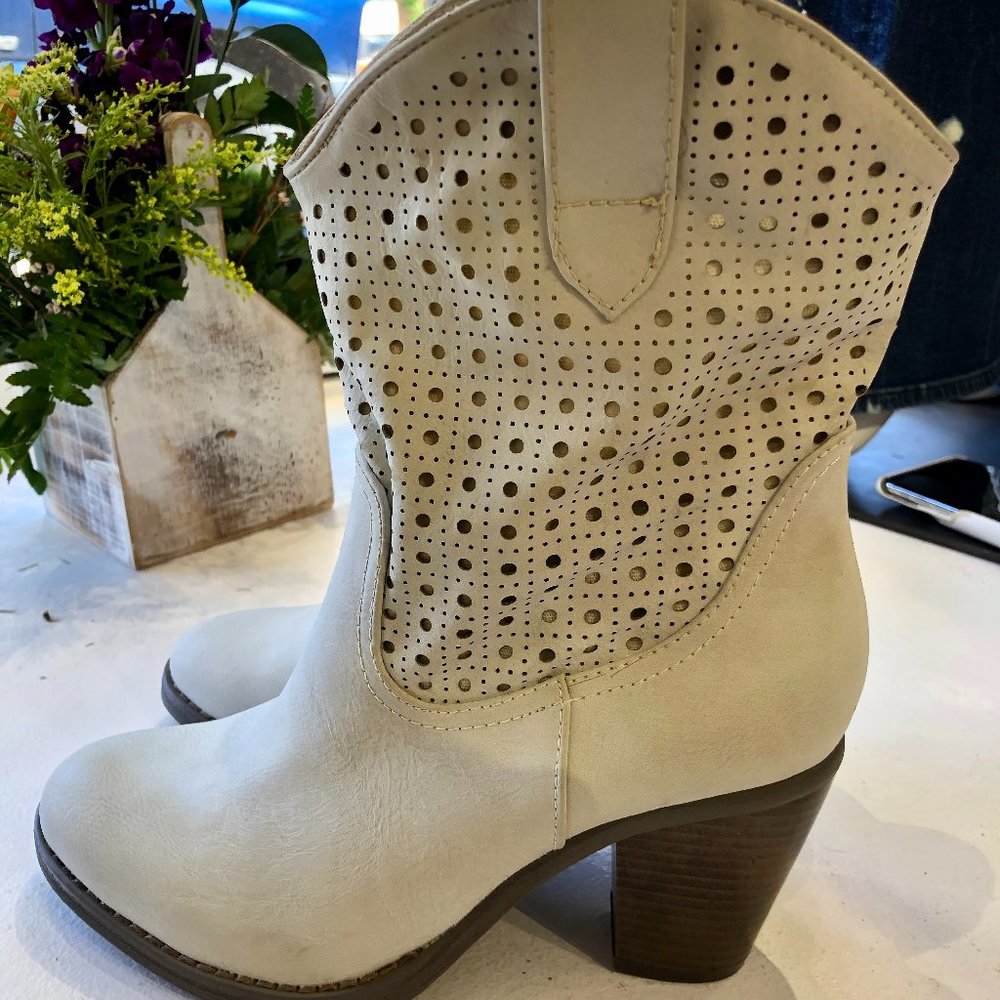 Francesco Milano Leather Bootie